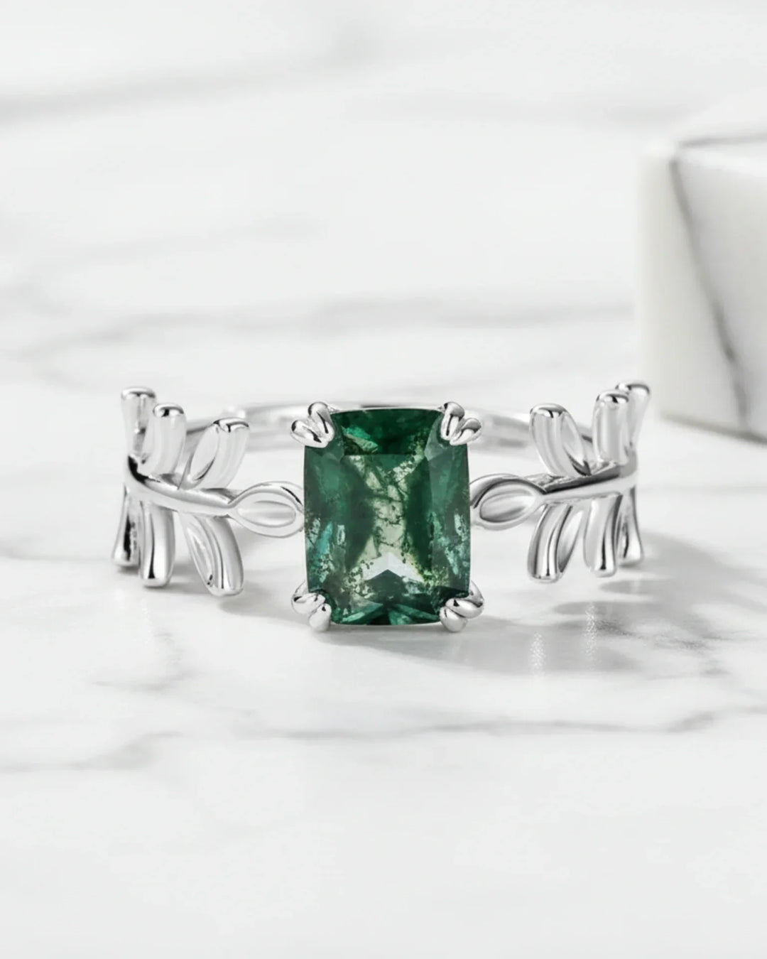 Anello Agata Muschiata Taglio Smeraldo con Fascia Aperta a Foglie in Argento 925, Ispirazione Natura