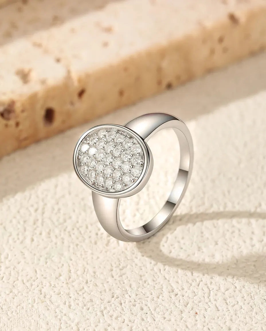 Anello Chevalier Moissanite – Ovale Pavé con 29 Pietre Colore D in Argento 925