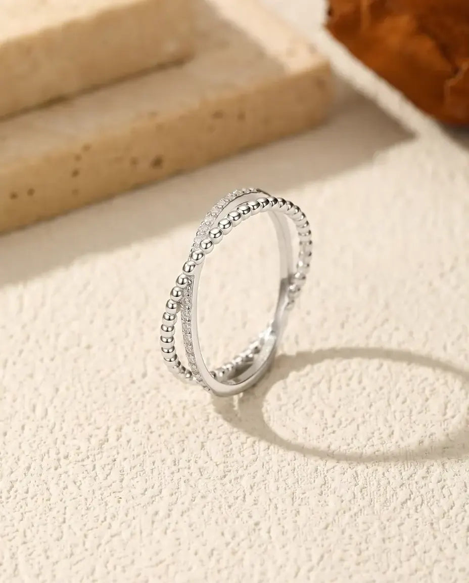 Anello incrociato in moissanite - Argento 925, gambo perlato che incrocia un gambo pavé, sottile da impilare, misure 5-9