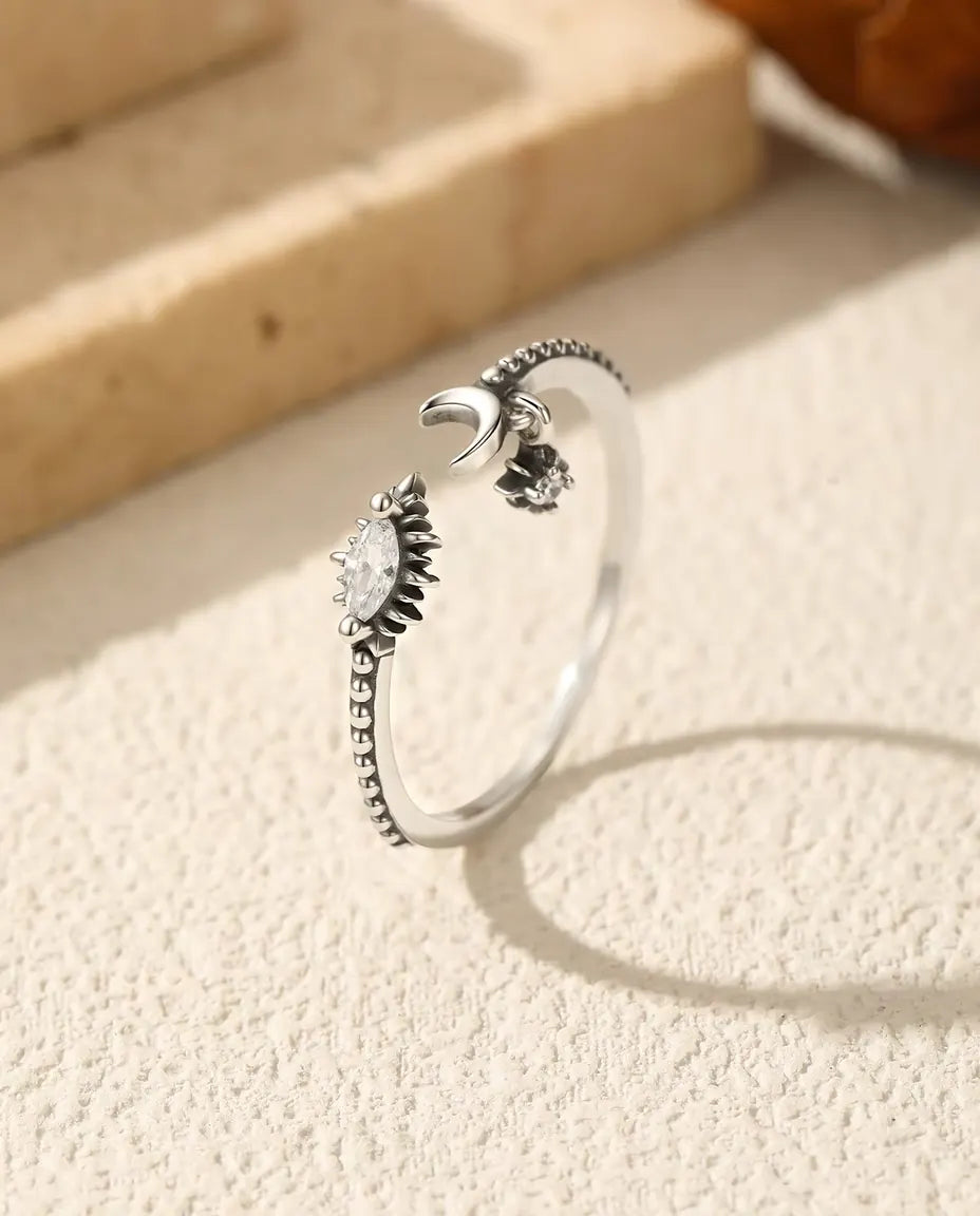 Anello luna e stella aperto - zircone marquise su fascia perlinata ossidata, argento 925, regolabile US 6-9