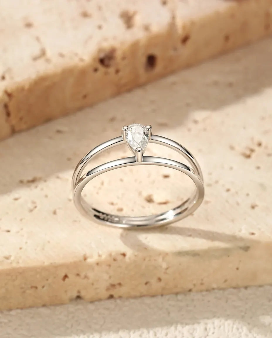 Anello Moissanite a Doppia Fascia – Goccia 0,3 ct Colore D in Argento 925 per Donna
