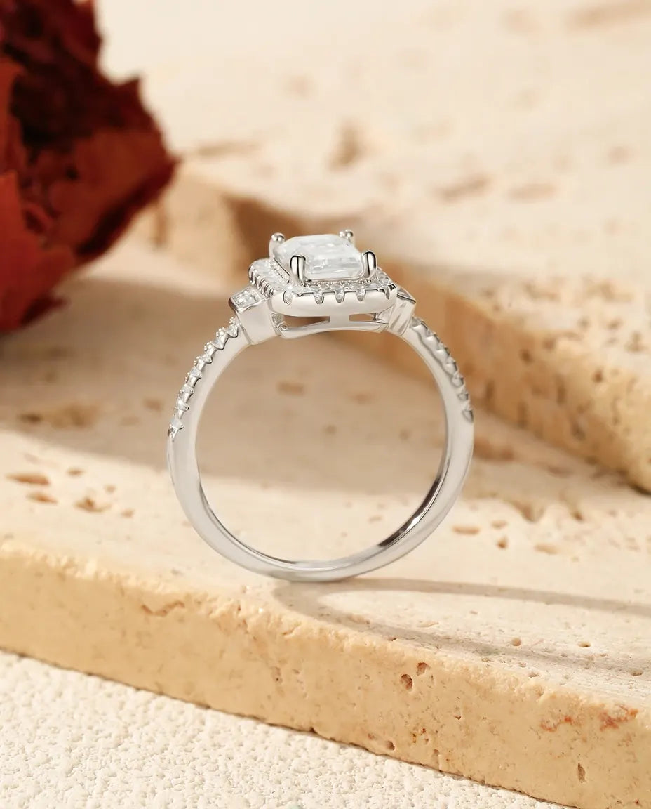 Anello Moissanite 1 ct Taglio Smeraldo Colore D con Halo Art Déco, Argento Sterling 925
