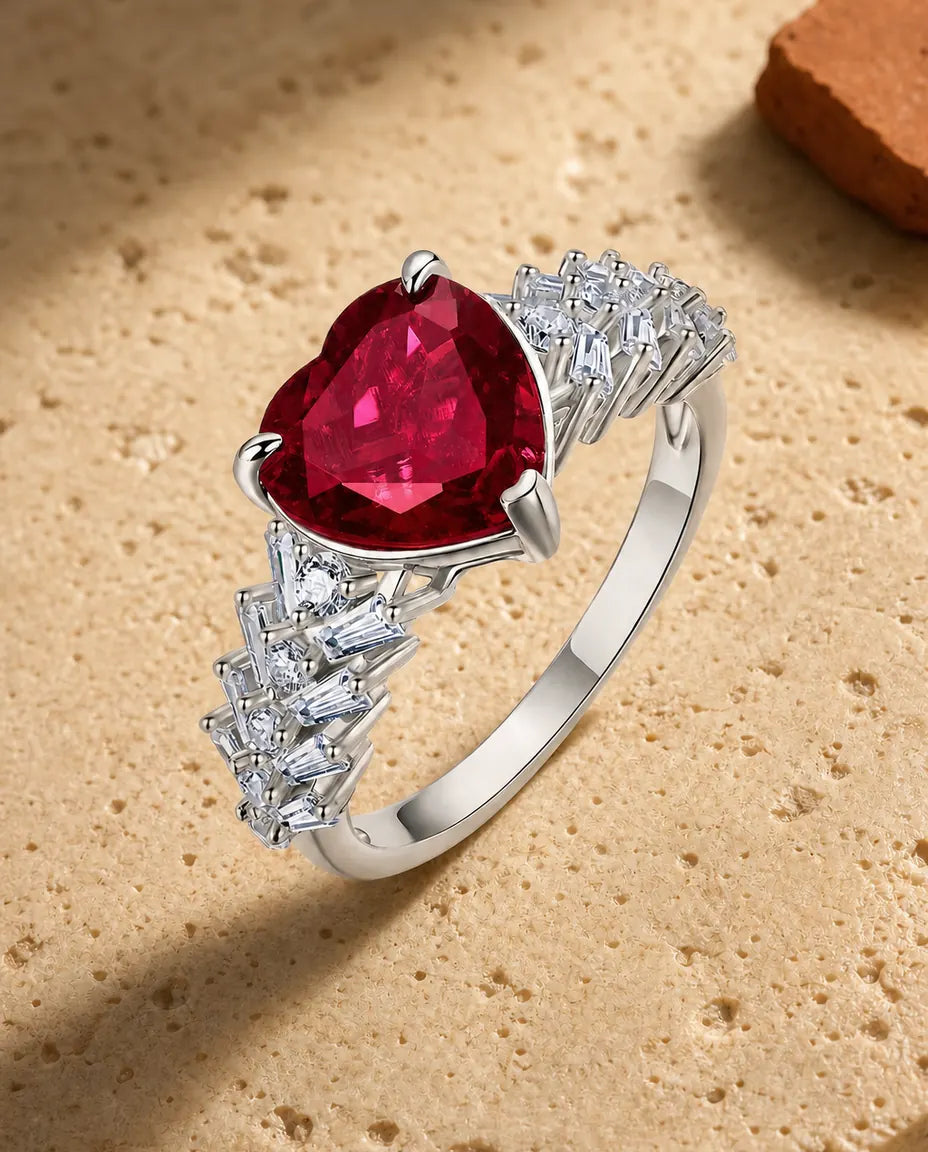 Anello Rubino a Cuore Creato in Laboratorio con Cascata di Baguette Art Déco, Argento 925