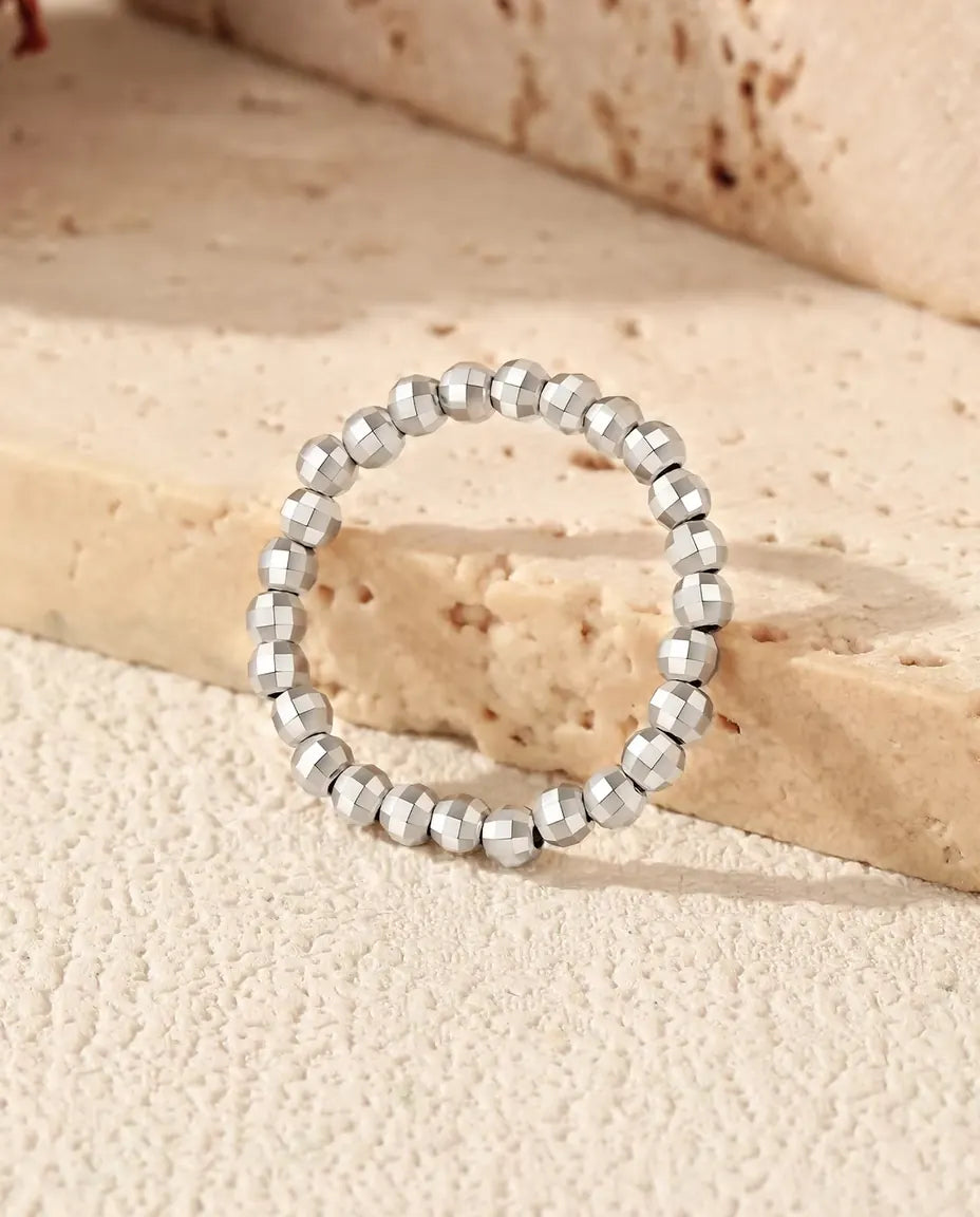 Anello a sfere sfaccettate regolabile - fascia di sfere da 2,5 mm, misure US 6-9, argento 925 massiccio