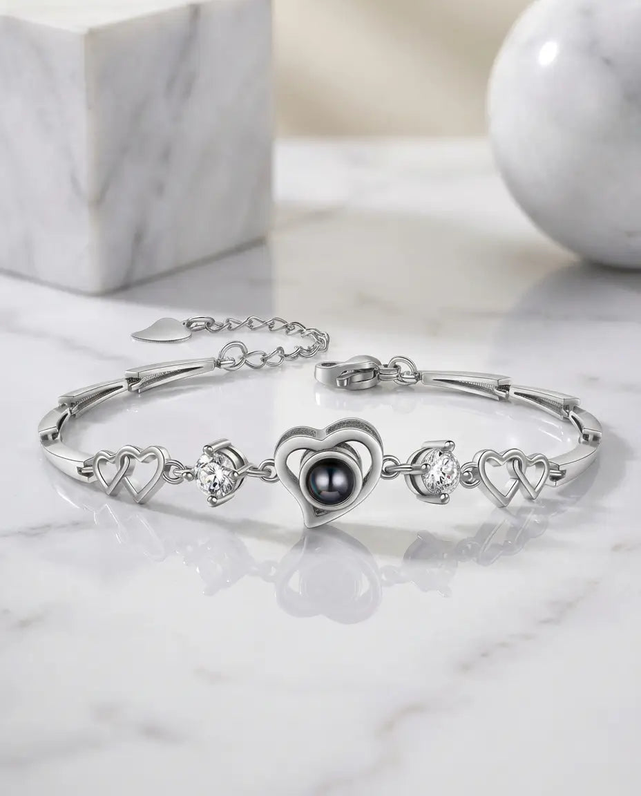 Bracciale con Foto Dentro Cuori Intrecciati, Cristalli Scintillanti, Regalo Personalizzato per Lei