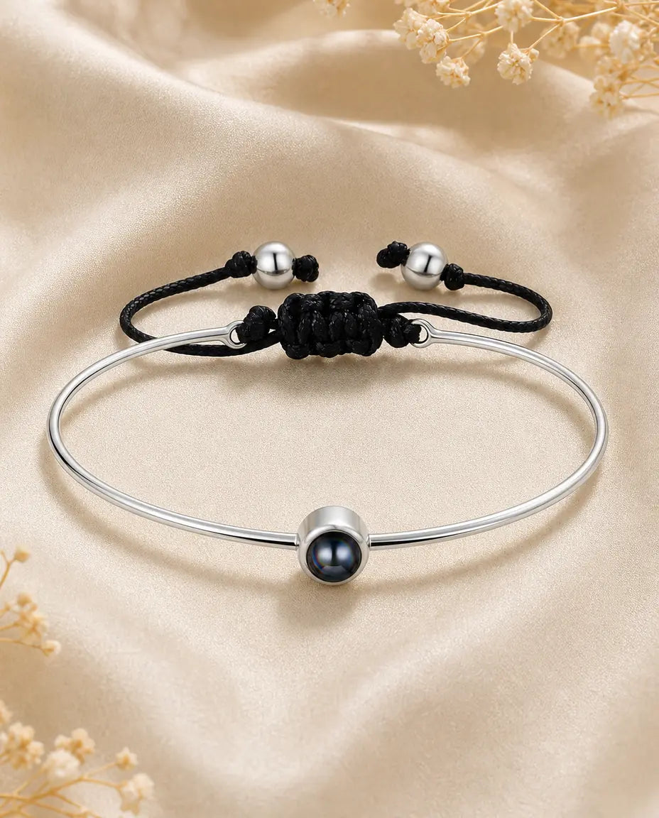 Bracciale Rigido Argentato con Foto Dentro – Regolabile 18-26 cm con Cordino Nero, Regalo Ricordo per Lei