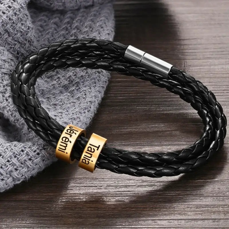Bracciale Uomo Inciso – Cuoio Nero e Perline Dorate in Acciaio Inox, da 2 a 5 Nomi, Regalo per Lui e Papà