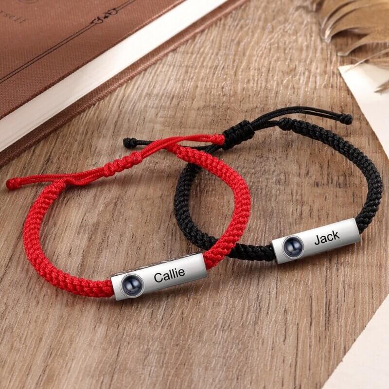 Bracciali di Coppia con Foto Dentro – Set da 2 con Barra Incisa Rosso e Nero, Regolabili