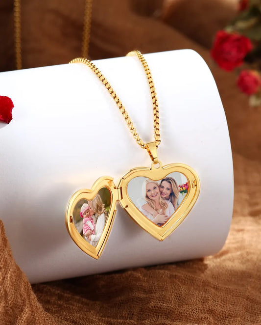 Collana Portafoto Cuore in Madreperla per 2 Foto, Ciondolo Apribile Placcato Oro, Regalo Personalizzato