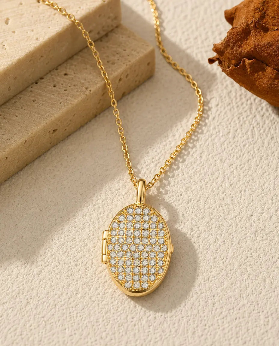 Ciondolo portafoto ovale con 2 foto, pavé di cristalli scintillante, collana dorata