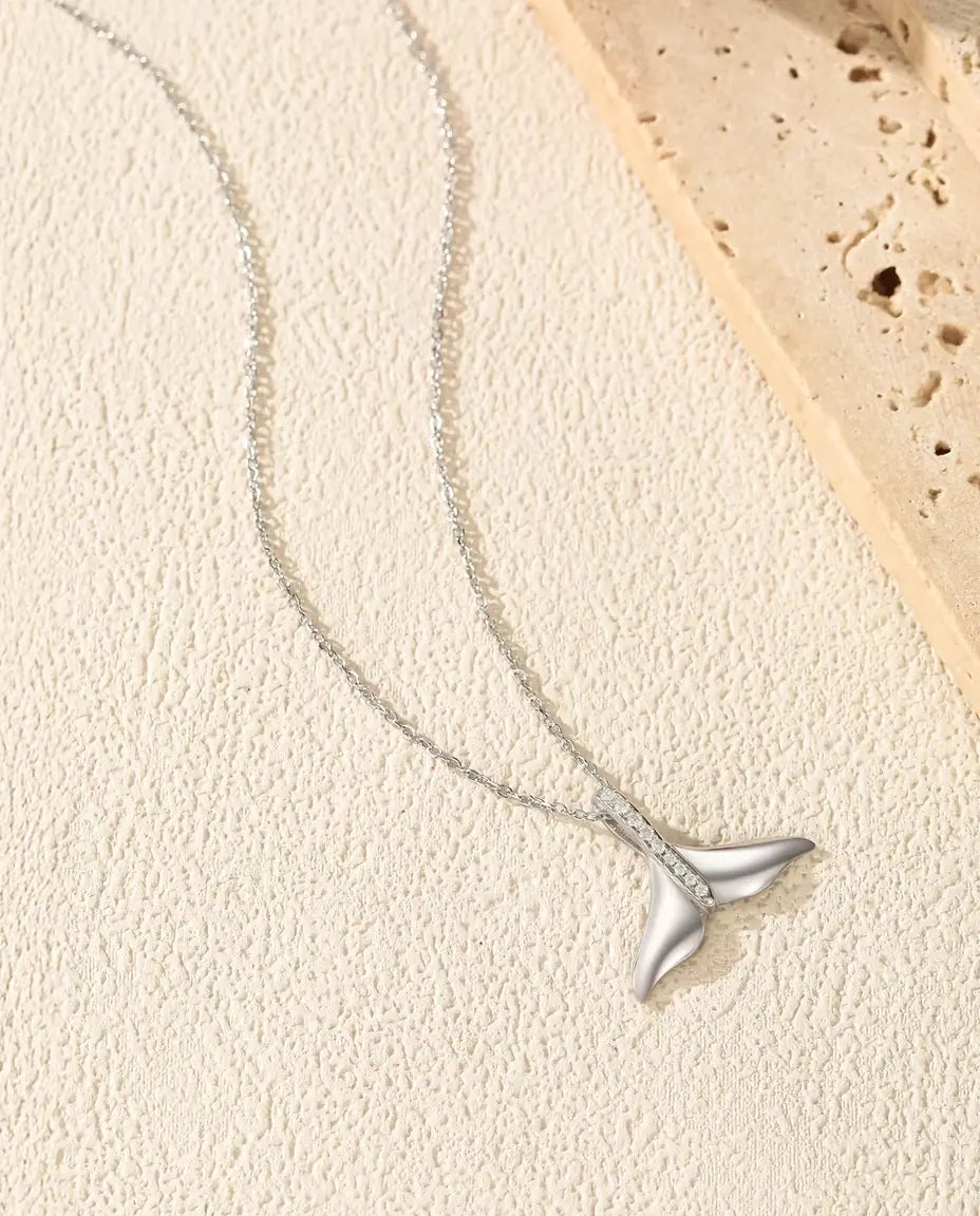 Collana Coda di Balena - pinna in argento lucido con appiccagnolo pavé, catena 40+5 cm, argento 925