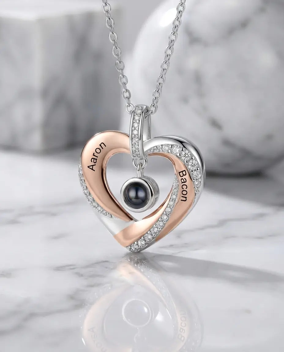 Collana con Foto Dentro – Ciondolo Cuore in Argento 925 con Due Nomi Incisi, Regalo per Lei e per la Mamma