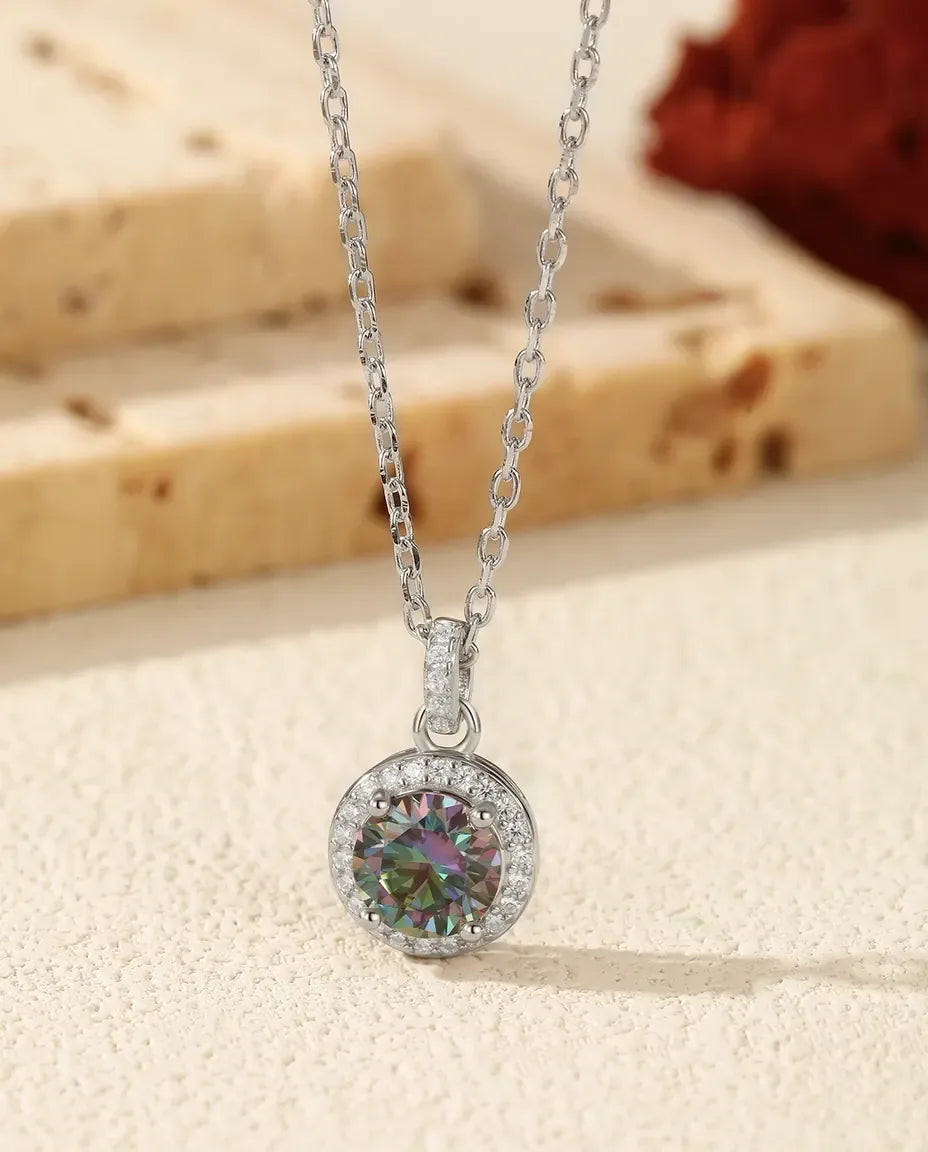 Collana Moissanite Cangiante con Halo – pietra tonda da 1 ct verde-blu in argento 925, catena 40+5 cm
