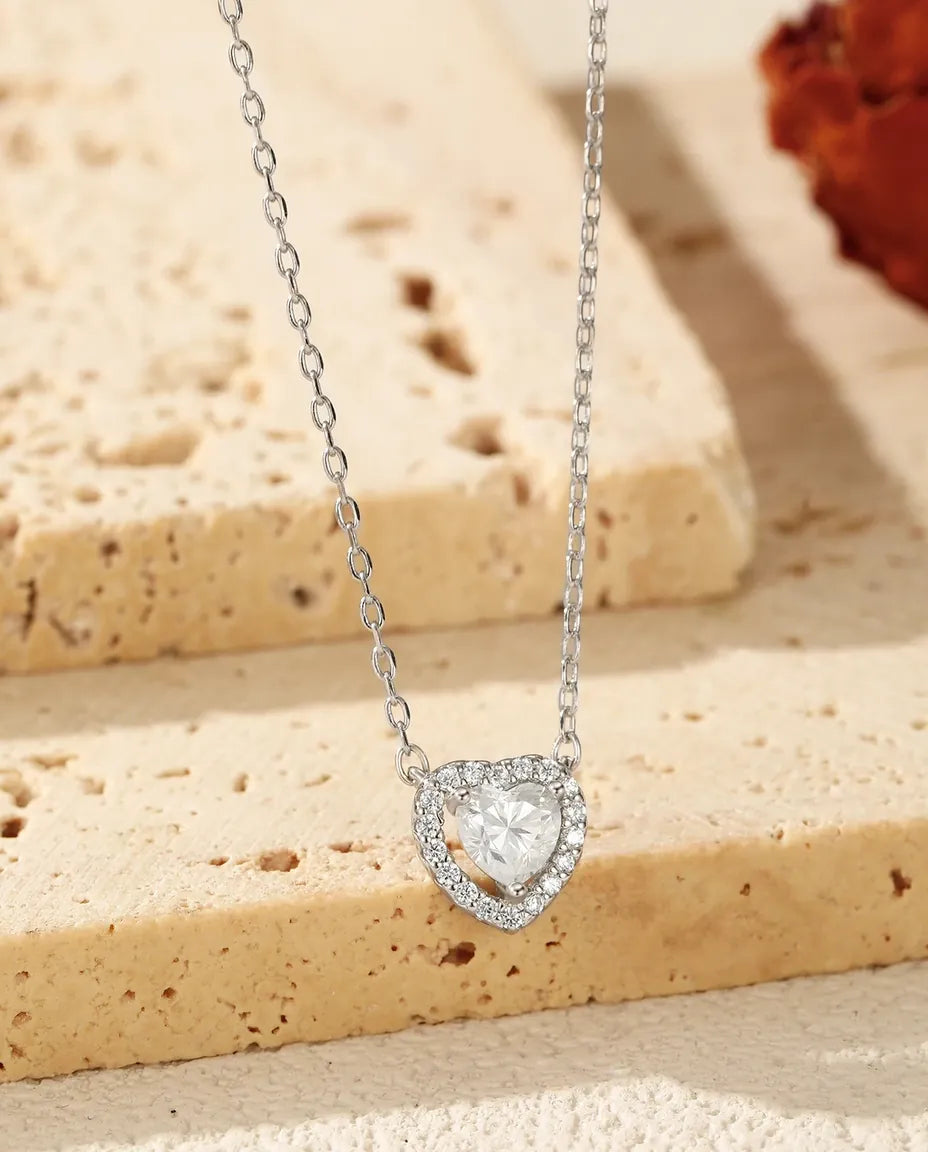 Collana Moissanite con Cuore – 0,5 ct colore D con halo pavé in argento 925