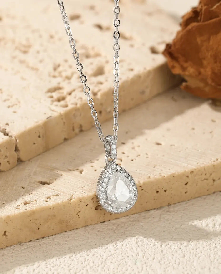Collana Moissanite a Goccia con Halo – pera da 1,2 ct colore D in argento 925, catena 40+5 cm