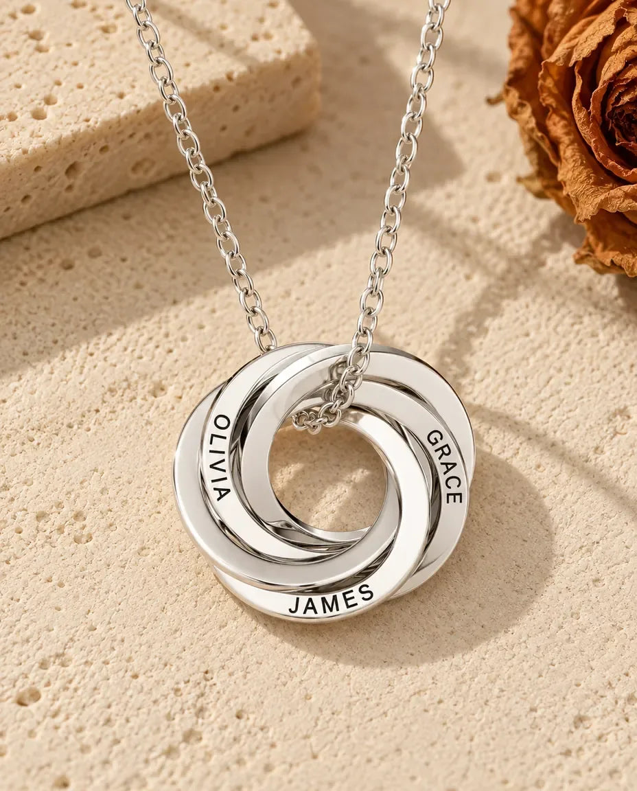 Collana Personalizzata con Anelli Russi Intrecciati - vista frontale in argento