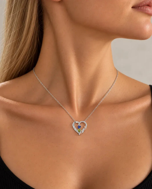 Collana Personalizzata Cuori Intrecciati - indossato da una modella