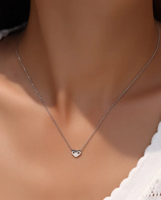 Collana con Cuore in Argento 925 - indossata da una modella