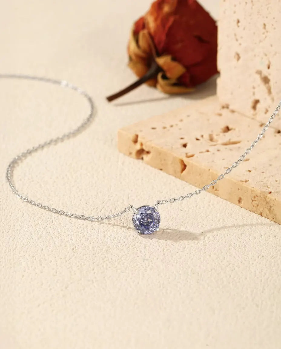 Collana Punto Luce con Zircone Color Tanzanite in Argento 925 – Ciondolo Tondo Blu Viola da 6 mm o 8 mm su Catenina Sottile, Regalo per Lei
