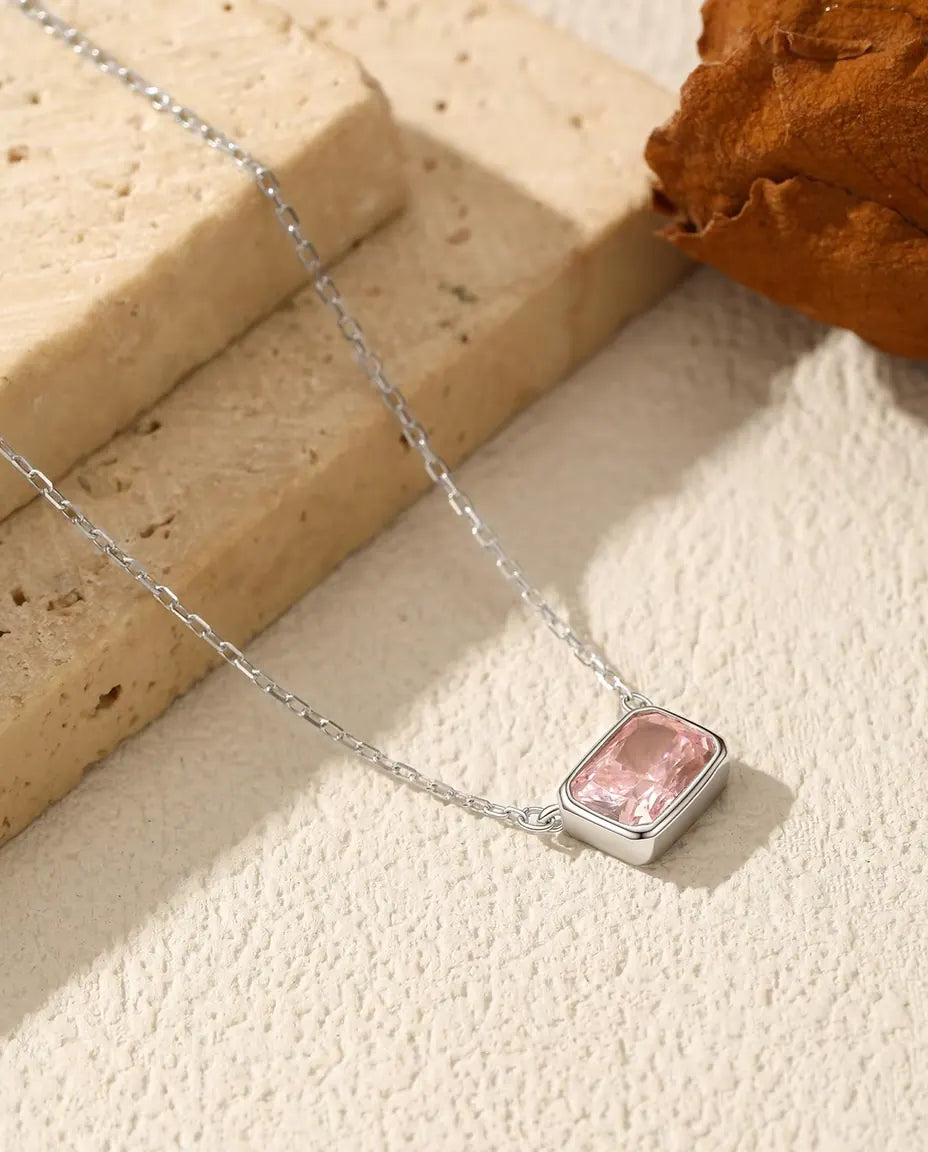 Collana Zircone Rosa – pendente 5 x 7 mm con castone chiuso, in argento 925, catena regolabile 40+5 cm