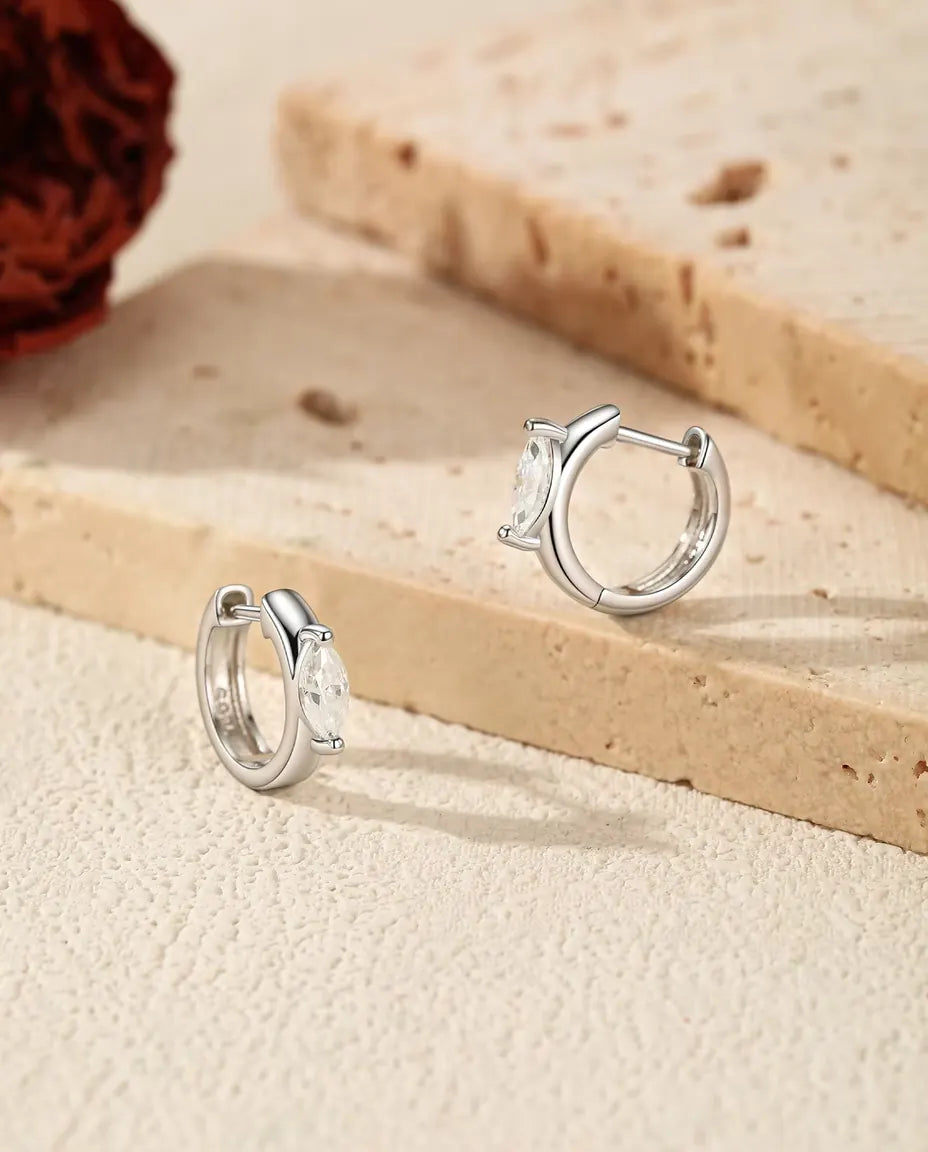 Orecchini a cerchio in moissanite marquise - pietre da 0,30 ct 3 x 6 mm, cerchio da 11,5 mm, argento 925