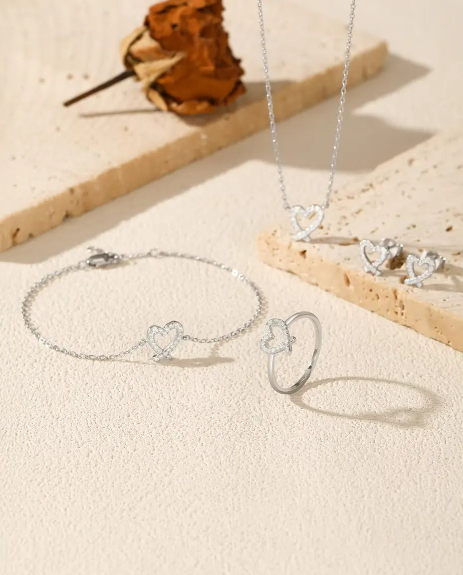 Parure moissanite con cuore traforato in argento 925: collana, bracciale, anello e orecchini