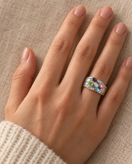 Anello con 5 Pietre Portafortuna e 5 Nomi - anello di famiglia a tre fasce per la mamma - indossato alla mano