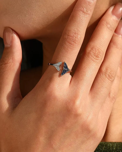 Anello Coda di Balena aperto regolabile - pietre blu e bianche, taglie US 6-9, argento 925