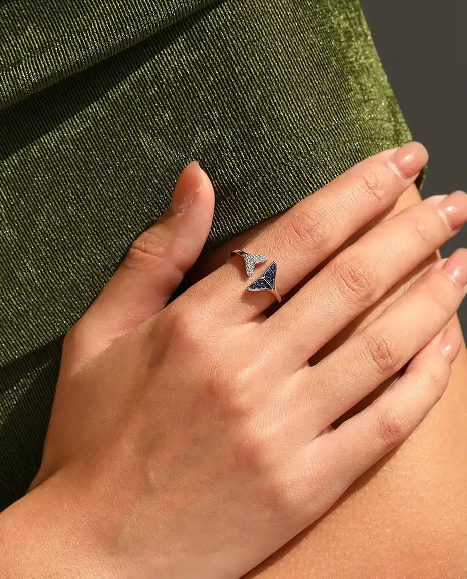 Anello Coda di Balena aperto regolabile - pietre blu e bianche, taglie US 6-9, argento 925