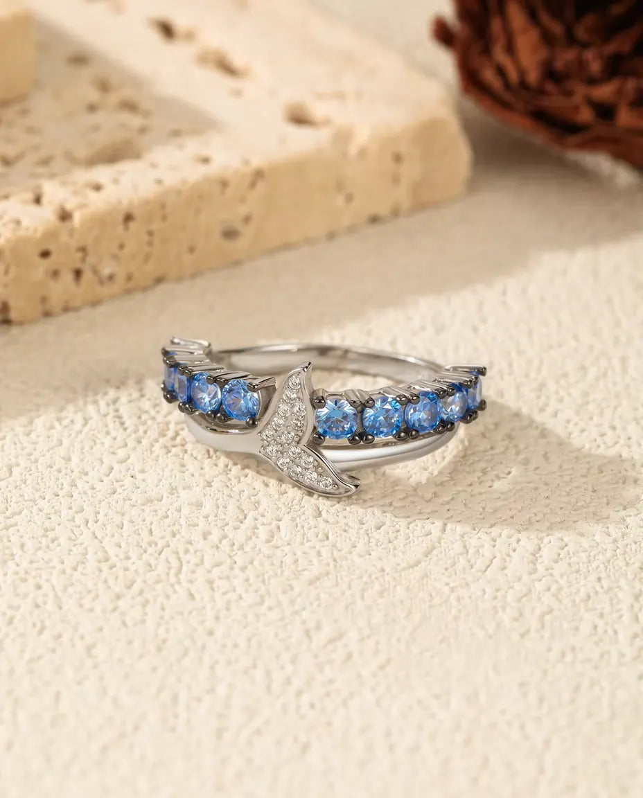 Anello Coda di Balena - zirconi blu e bianchi su fascia incrociata, misure 5-9, argento 925