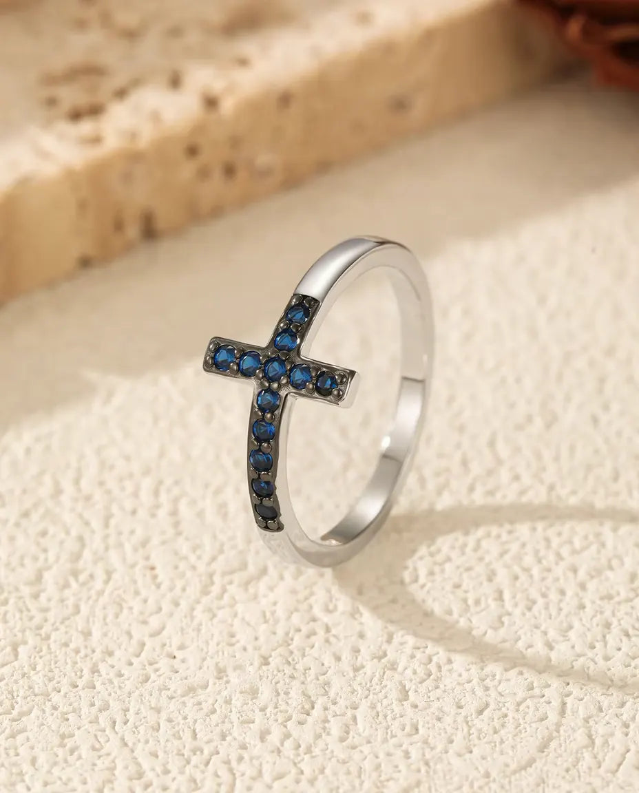 Anello Croce Orizzontale - zirconi blu pavé su fascia da 2 mm, misure 5-9, argento 925