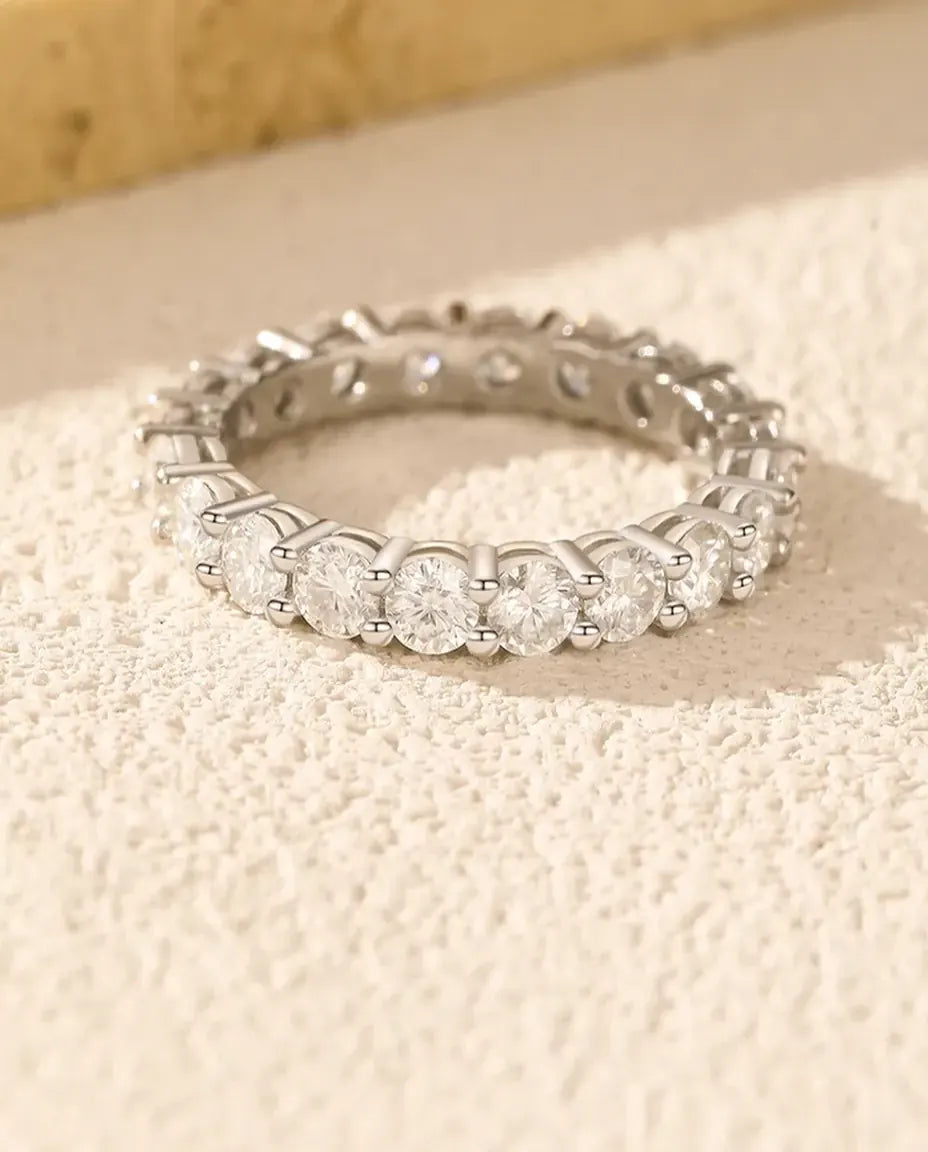Anello Eternity Moissanite – Pavé Integrale Colore D, Fedina Sottile Impilabile in Argento 925