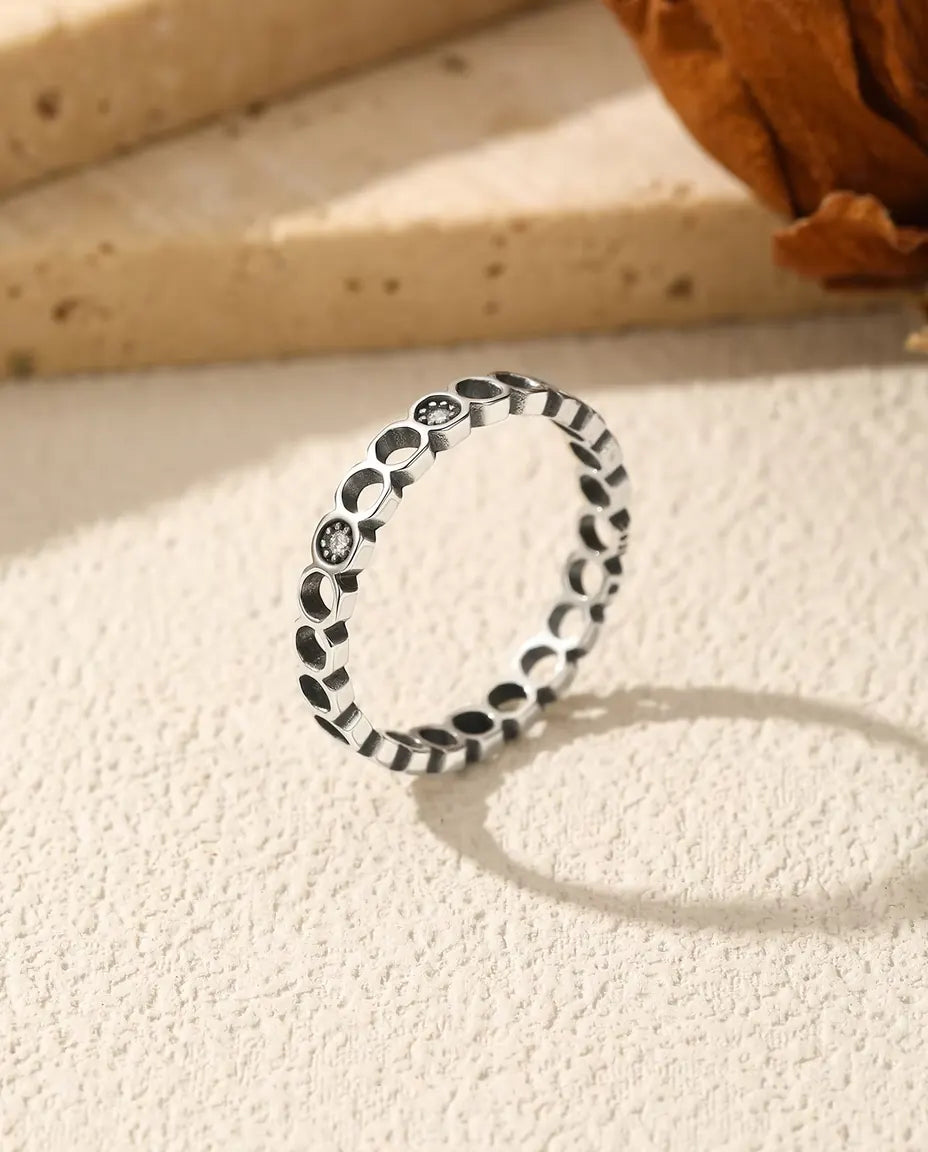 Anello fasi lunari - cerchi traforati con due moissaniti da 0,008 ct in argento 925 ossidato, misure US 5-9