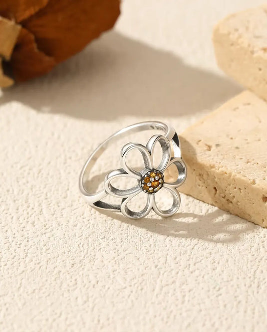 Anello fiore aperto - petali a giorno attorno a un cuore pavé arancio in argento 925 massiccio, misure US 5-9