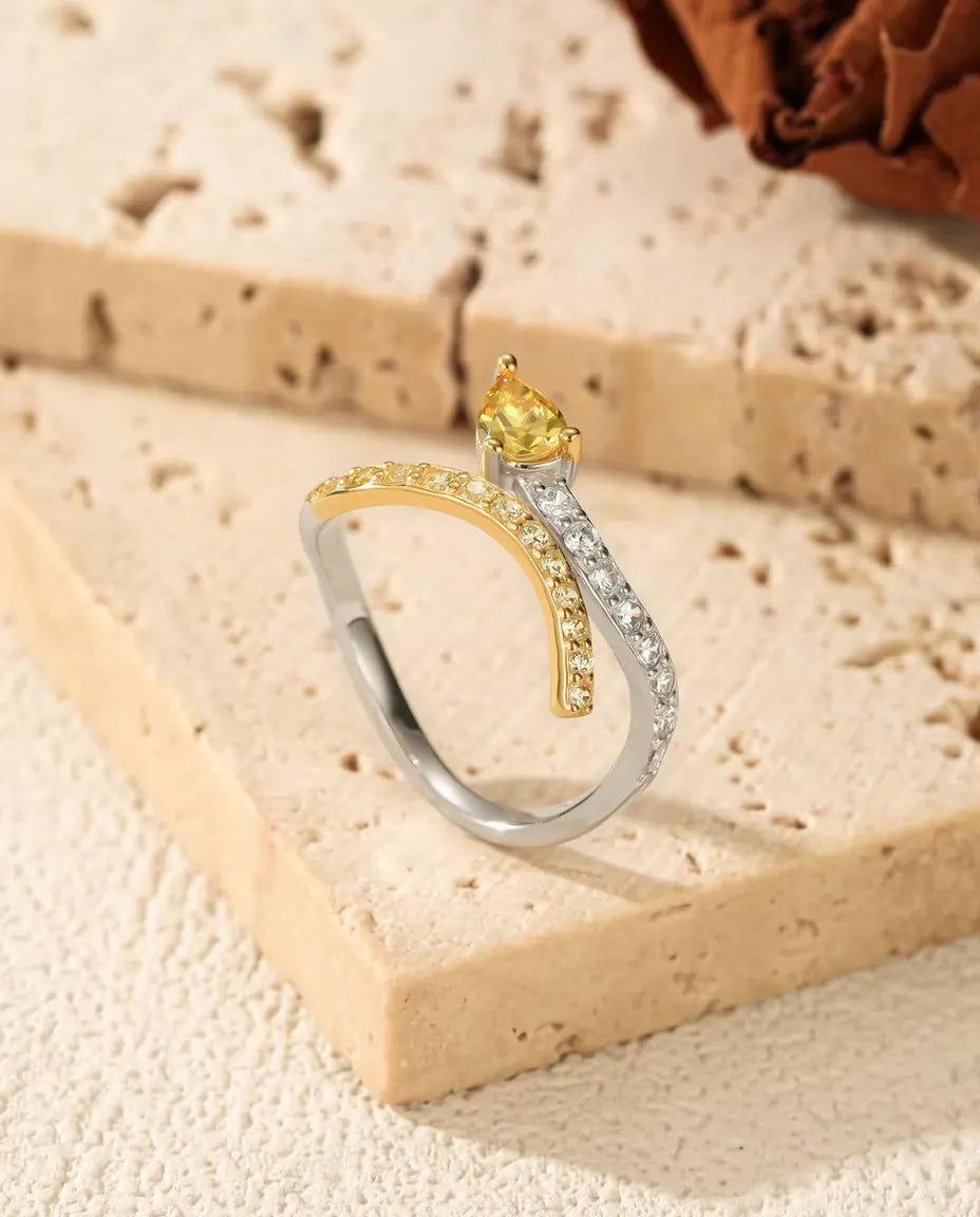 Anello Incrociato Bicolore - goccia gialla dove due fasce pavé si incrociano, misure 5-9, argento 925