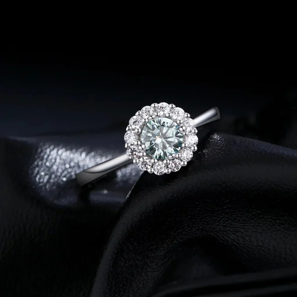 Anello Moissanite Halo Verde Ottanio 0,50 ct in Argento Sterling 925 per Donna