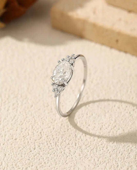 Anello con Moissanite Ovale – 1 carato colore D purezza VVS in argento 925, zirconi sulle spalle, misure 5-9