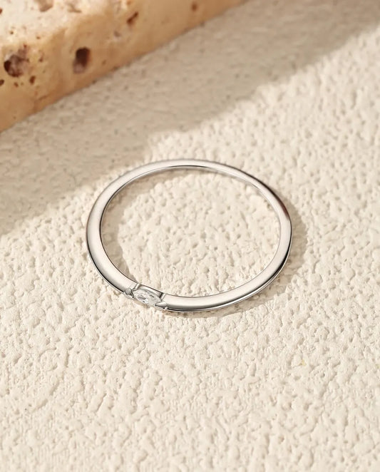 Anello Moissanite Sottile – Pietra Marquise Colore D Incastonata Bassa, Argento 925, Fedina Minimal Donna