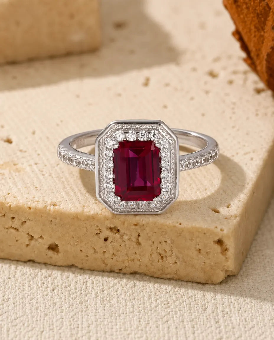 Anello Rubino Creato in Laboratorio – Ottagono con Halo Pavé, Argento 925, Pietra di Nascita di Luglio