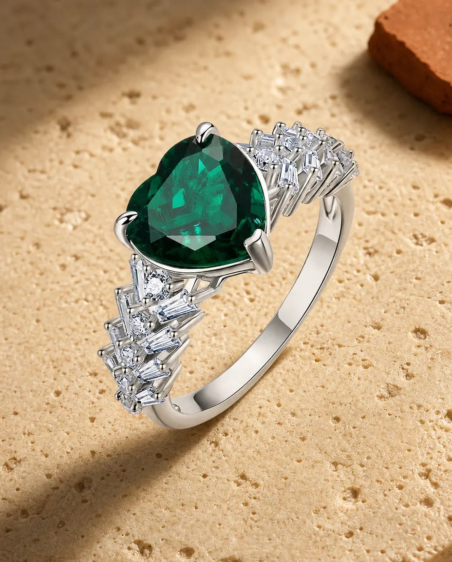 Anello Smeraldo Cuore Creato in Laboratorio con Cascata di Baguette, Argento 925
