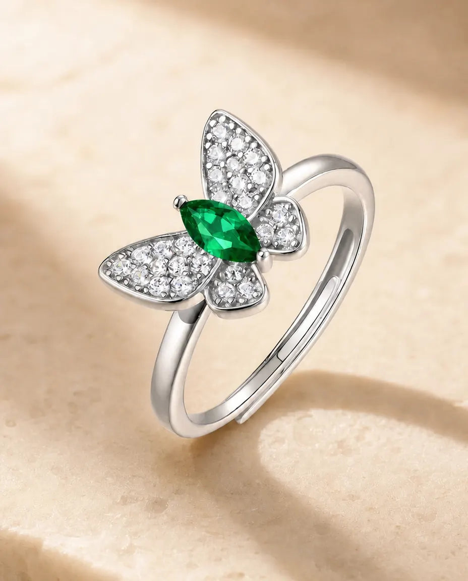 Anello Smeraldo Creato in Laboratorio – Farfalla Pavé con Pietra Marquise Verde, Argento 925