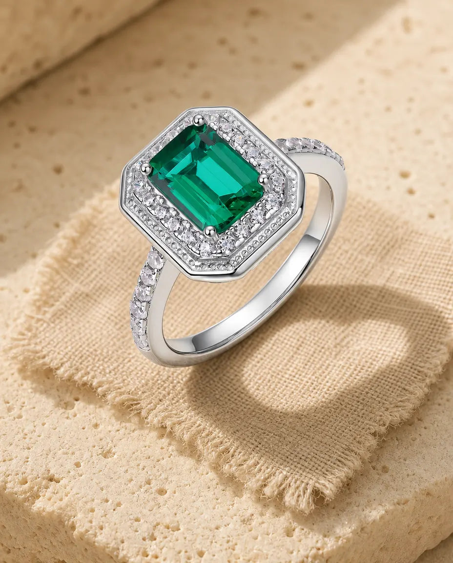 Anello Smeraldo Creato in Laboratorio – Taglio Ottagonale con Halo Pavé, Argento 925