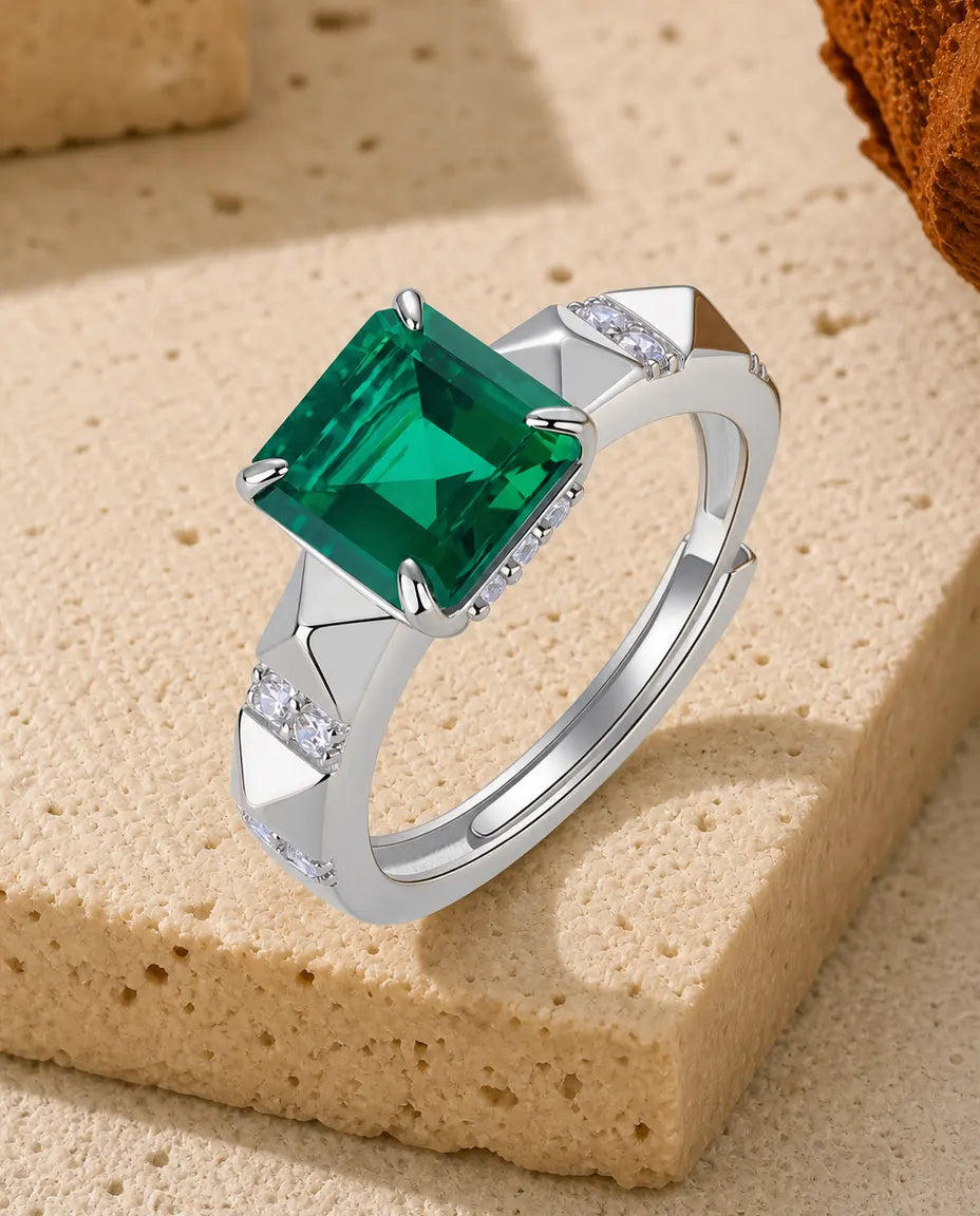 Anello Smeraldo Creato in Laboratorio – Pietra Quadrata 8x8 mm su Gambo Art Déco, Argento 925