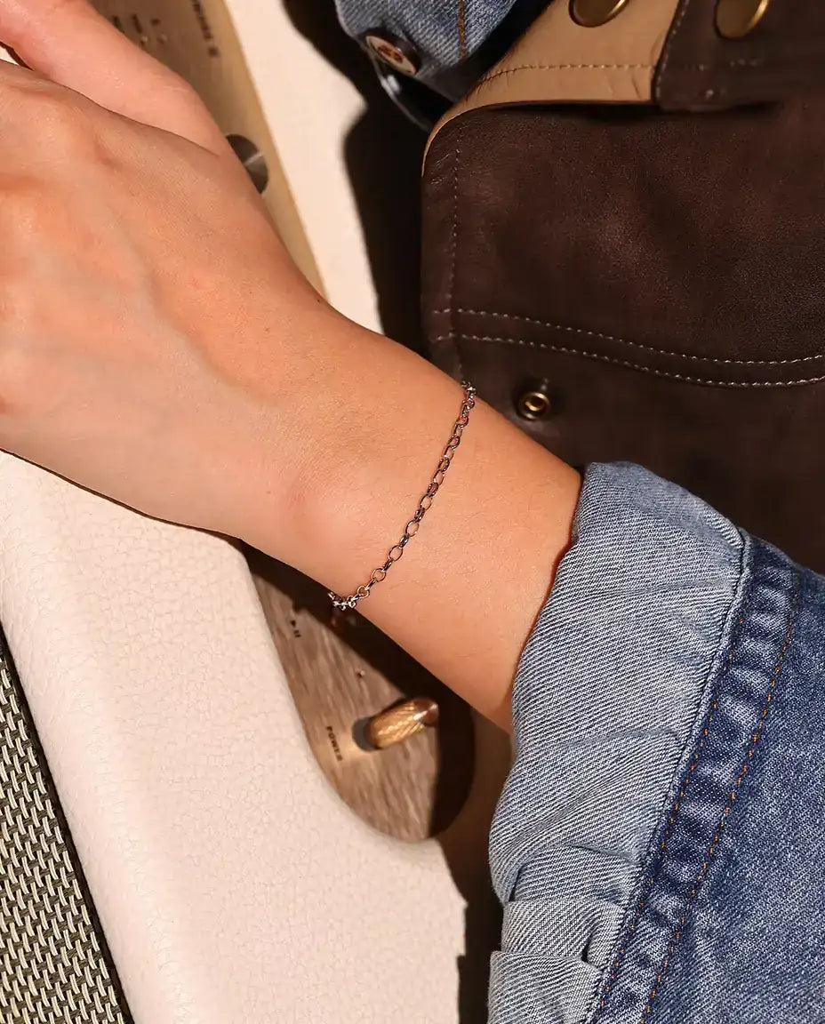 Bracciale Catena Forzatina in Argento 925 - indossato al polso, vista laterale