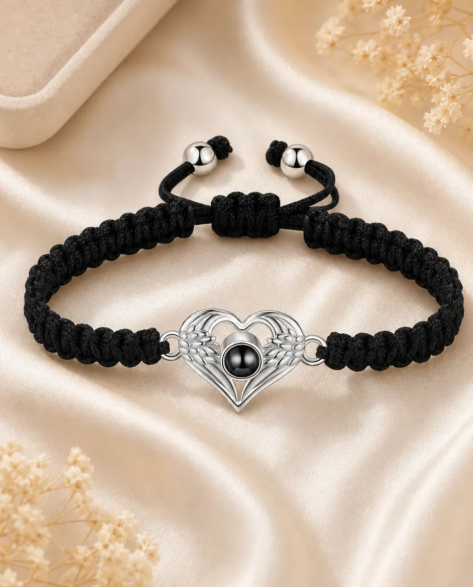 Bracciale con Foto Dentro Cuore con Ali d'Angelo, Cordino Nero Intrecciato Regolabile, Personalizzato