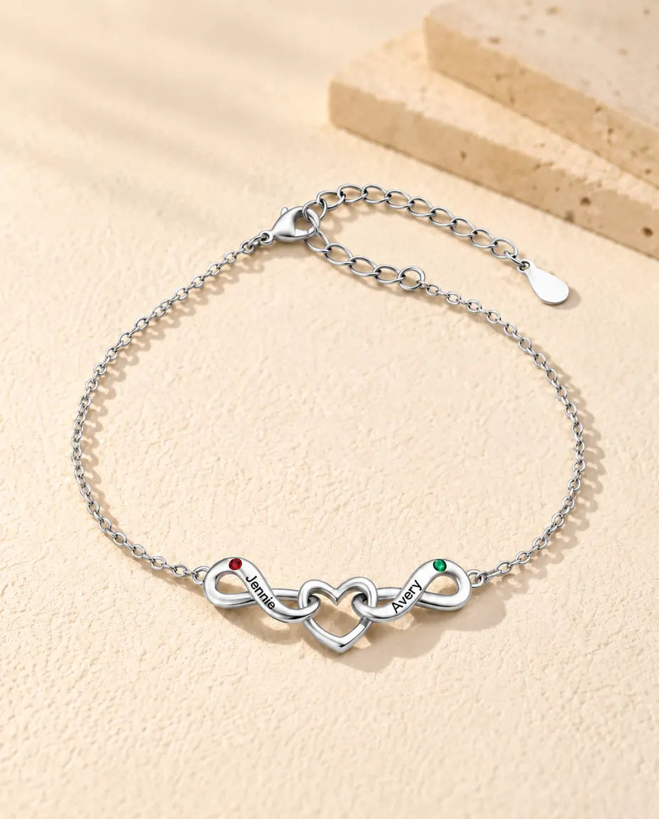 Bracciale Infinito Personalizzato 2 Nomi - due nodi infiniti attorno a un cuore e due pietre portafortuna - vista frontale