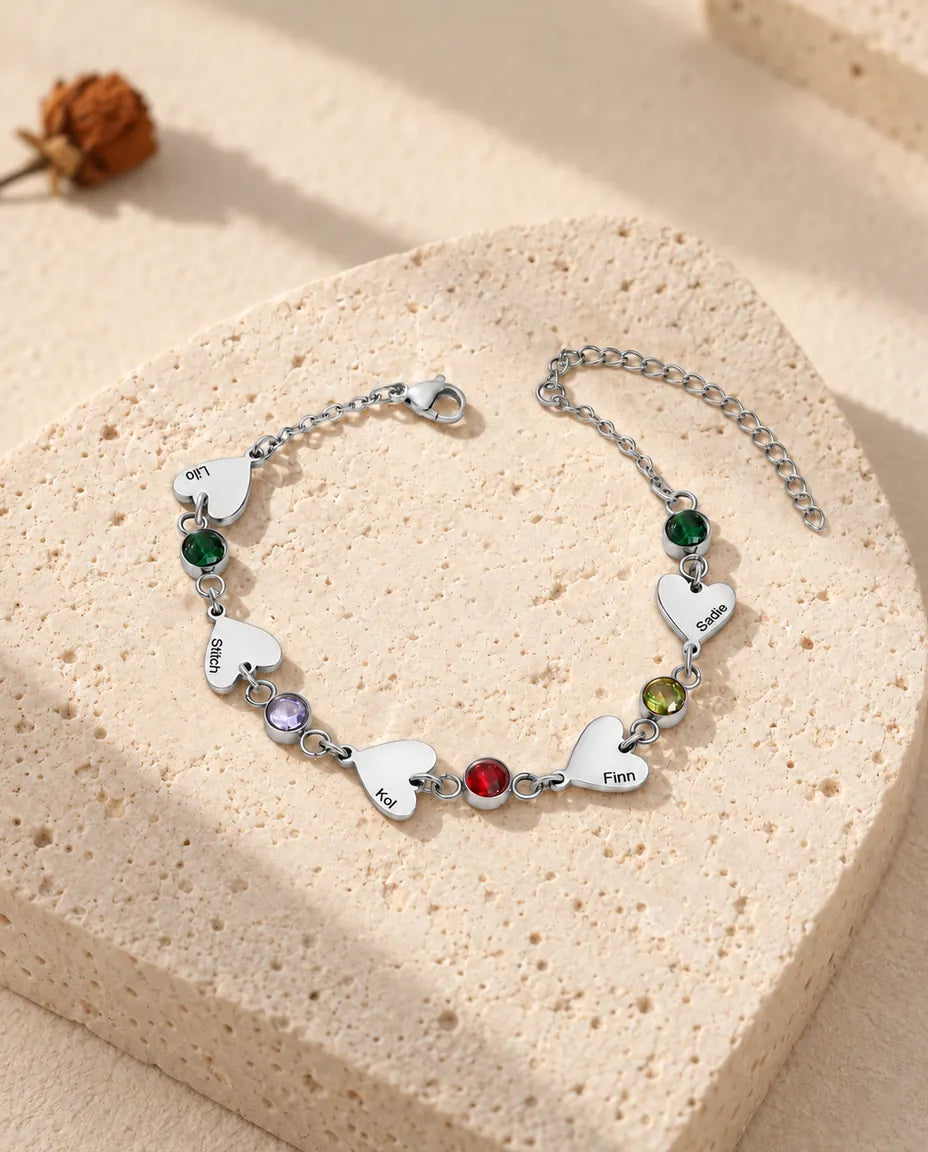 Bracciale con cinque nomi, con cinque cuori incisi alternati a cinque pietre di nascita