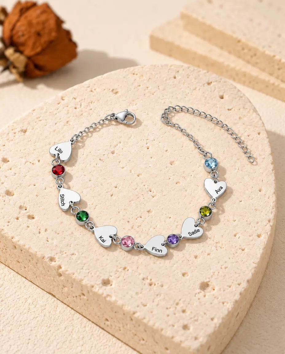Bracciale con sei nomi, con sei cuori incisi alternati a sei pietre di nascita