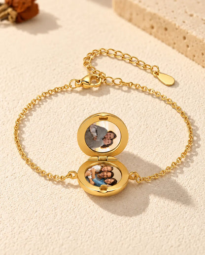 Bracciale portafoto tondo aperto, con due foto all’interno