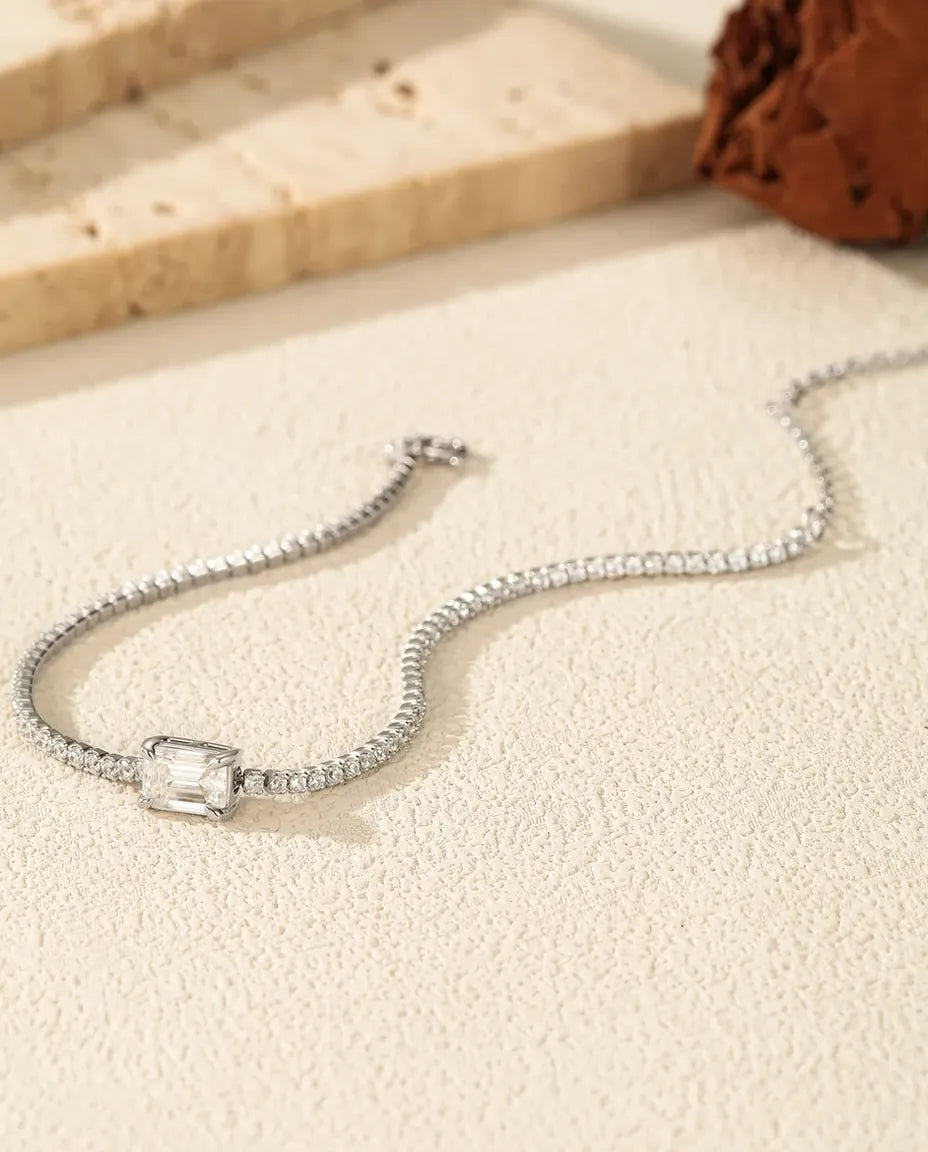 Bracciale Tennis Moissanite con Centrale Smeraldo 1 ct – colore D e fila di pietre, argento 925